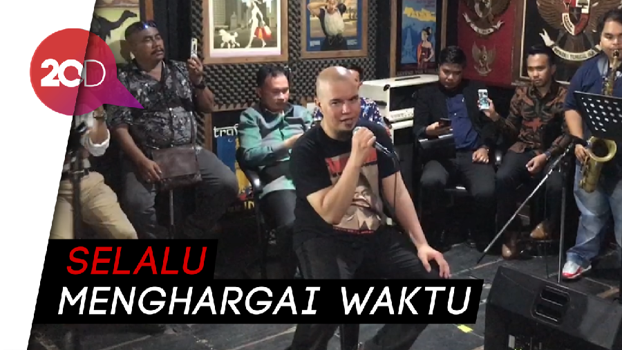 Ahmad Dhani Langsung Latihan Band, Dul: Ayah Tak Kenal Malas