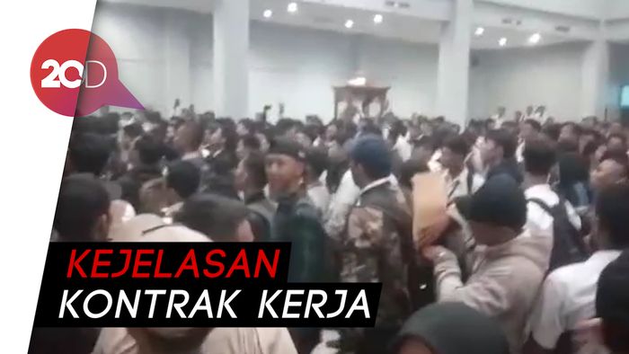Ratusan Pegawai Magang Transjakarta Demo Tagih Status Kerja