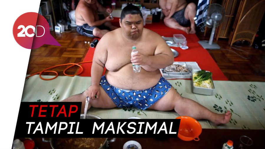 Unik! Ketika Dua Atlet Berseluncur dengan Kostum Sumo