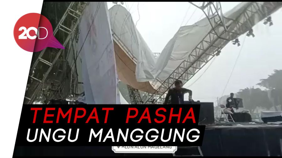 Video Atap Panggung Pesta Tahun Baru di Magelang Ambruk
