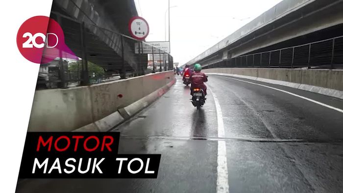 Jalan Daan Mogot Banjir, Pemotor Lewat Tol Rawa Buaya