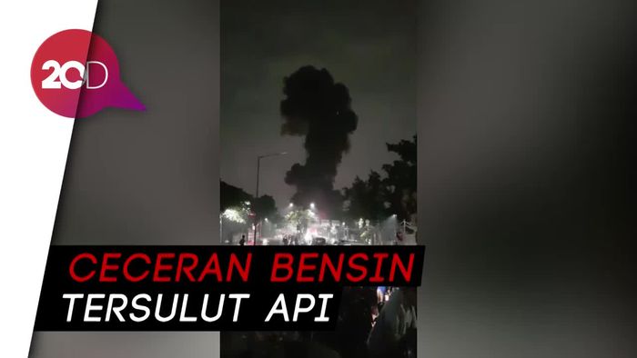 Video Momen SPBU di jalan Daan Mogot Terbakar