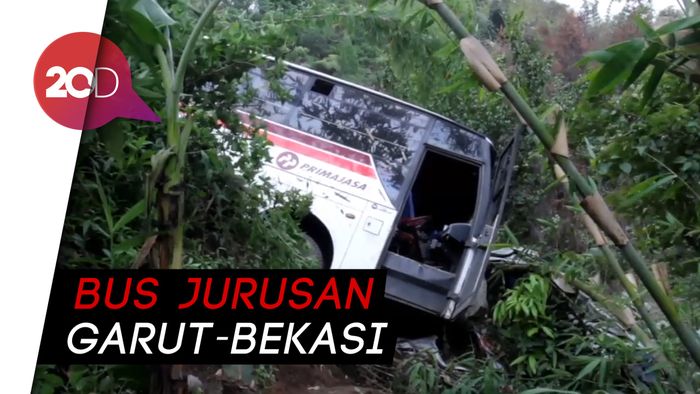 Bus Primajasa Terperosok di Turunan Nagreg, 8 Orang Terluka