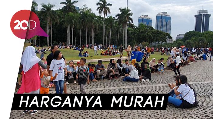 Libur Tahun Baru, Kaos Monas Banyak Diburu Wisatawan