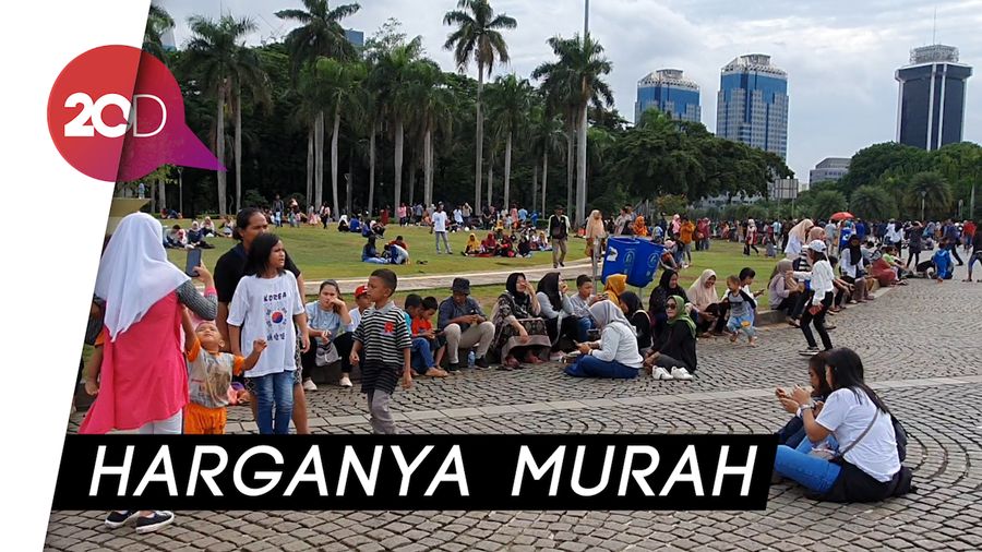 Libur Tahun Baru, Kaos Monas Banyak Diburu Wisatawan