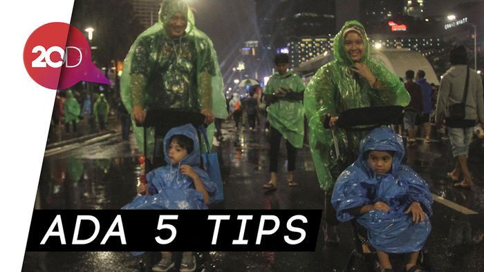 Tips Cegah Sakit saat Kehujanan dan Basah karena Banjir