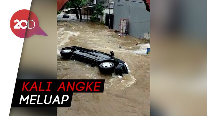 Video Mobil Hanyut Saat Banjir di Ciledug Indah