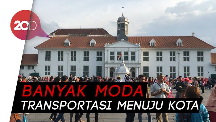 Banjir Tak Bikin Museum Kota Tua Sepi Wisatawan