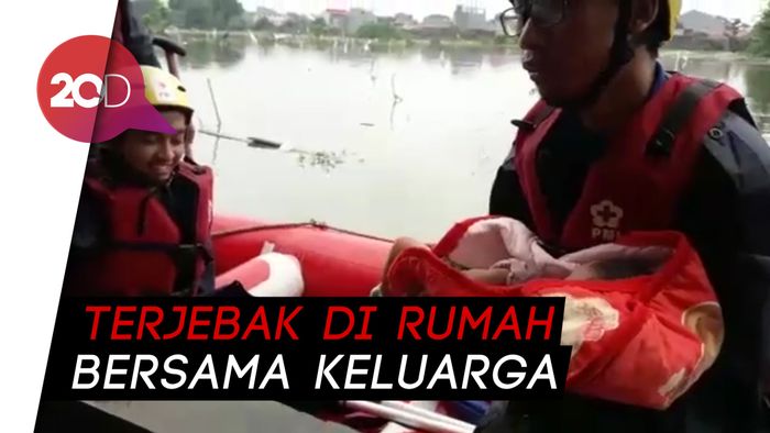 Detik-detik Evakuasi Bayi Korban Banjir Batu Ceper Tangerang