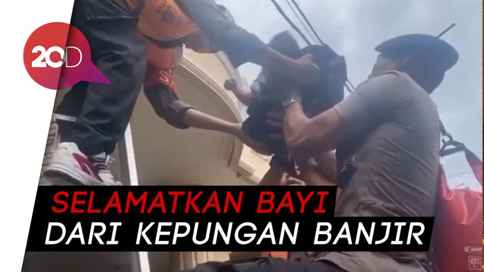 Dramatis! Aksi Brimob Selamatkan Bayi dari Kepungan Banjir