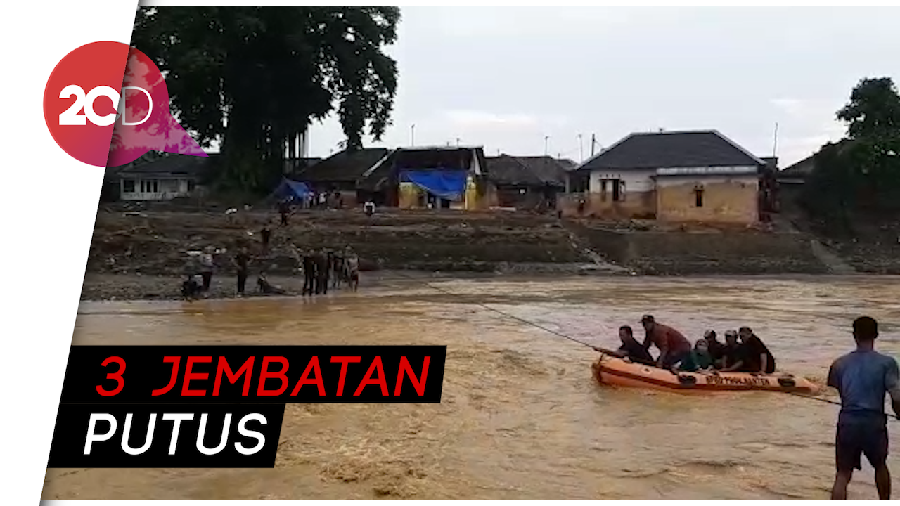 Dramatis! Evakuasi Warga Kampung Somang di Derasnya Arus Sungai