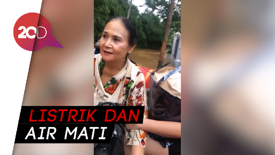 Ibunda Yuni Shara Dievakuasi dengan Perahu Karet