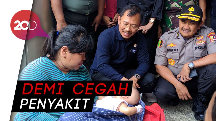  Menkes Ingatkan Cuci Tangan ke Pengungsi Korban Banjir