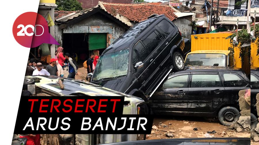 Mobil-mobil Korban Banjir di Bekasi: Tumpang Tindih, Berserakan