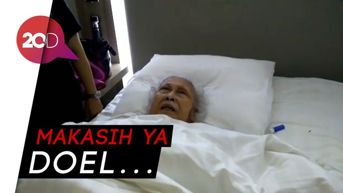 Tim Rano Karno Evakuasi Mak Nyak Si Doel dari Banjir
