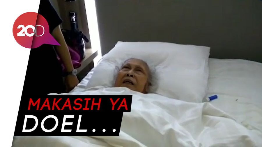 Tim Rano Karno Evakuasi Mak Nyak Si Doel dari Banjir