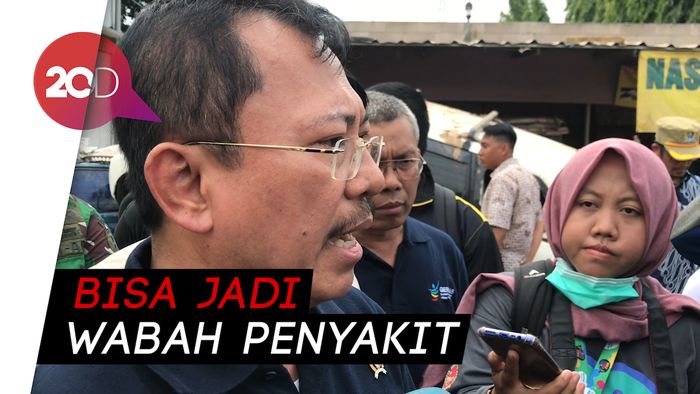Tinjau Lokasi Banjir, Menkes Terawan Prihatin Banyak Bangkai Tikus