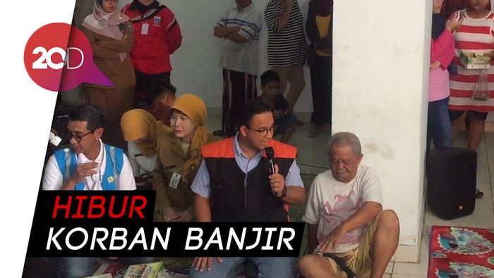 Anies Ajak Makan Siang Bareng Pengungsi Banjir di Rusun Lokbin