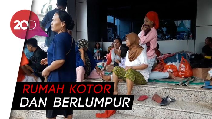 Banjir di Cipinang Melayu Surut, Warga Pilih Bertahan di Pengungsian