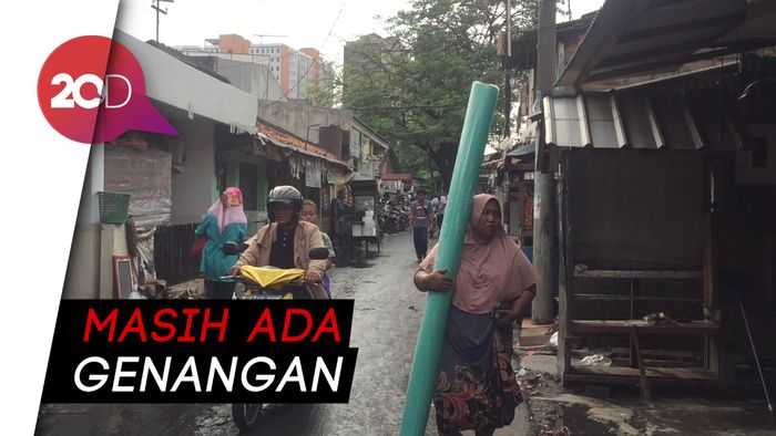Banjir Surut, Warga Rawa Buaya Mulai Beberes
