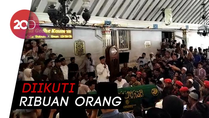 Doa dan Penghormatan Terakhir untuk Prof Yunahar di Masjid Kauman