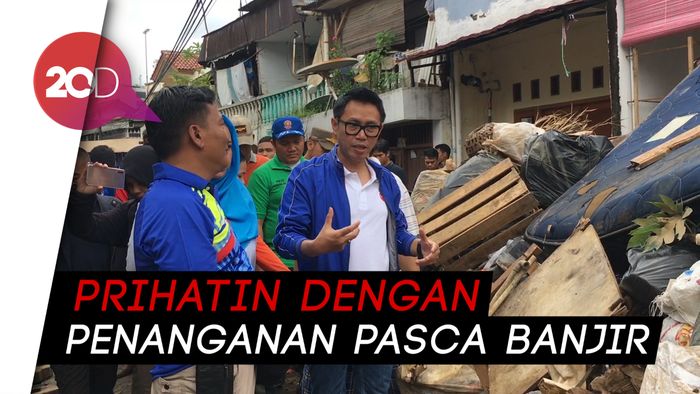 Eko Patrio Sambangi Korban Banjir Bidara Cina