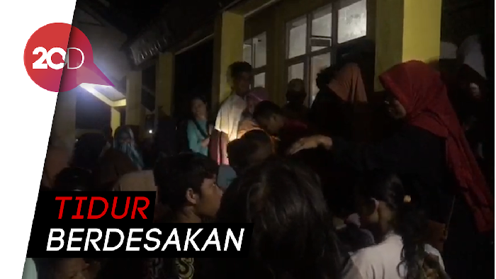 Korban Longsor Sukajaya Bogor Mengungsi di Gedung Sekolah