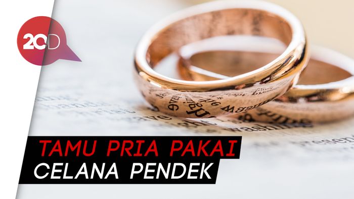 Pengantin di Kelapa Gading Gelar Resepsi di Tengah Kepungan Banjir