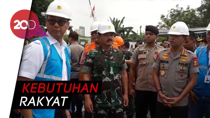 Tinjau Gardu Induk PLN Kembangan, Panglima: Abis Jumatan Beroperasi
