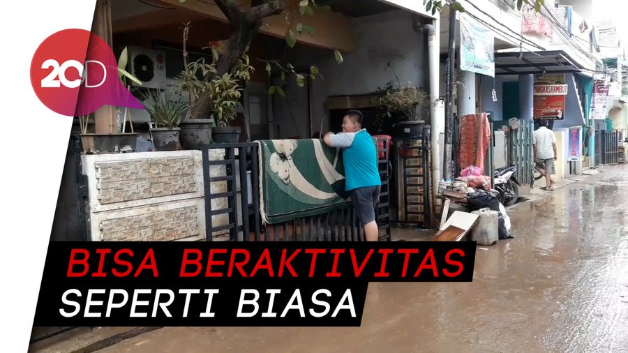 Banjir Sudah Surut, Toko di Cipinang Melayu Mulai Buka