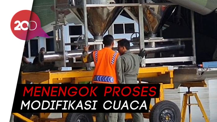 Mereka yang Rela Melawan Takdir Demi Jabodetabek Tak Banjir