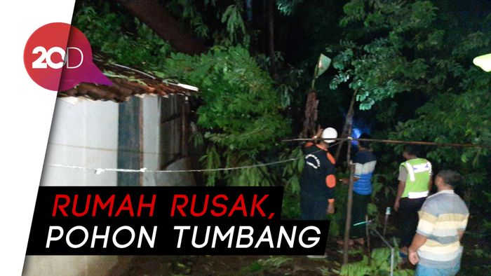 Puting Beliung Porak-porandakan 4 Kecamatan di Probolinggo