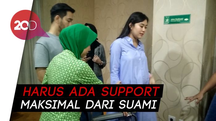 Usai Lahiran, Syahnaz Dapat Tips Hindari Baby Blues dari Dokter