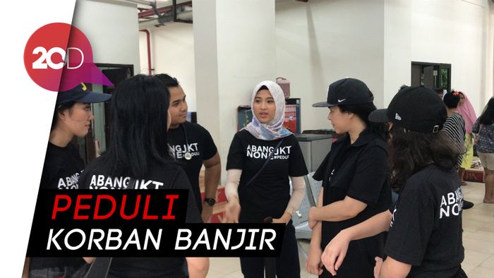 Abang-None Jakarta Bantu Korban Banjir di Pengungsian