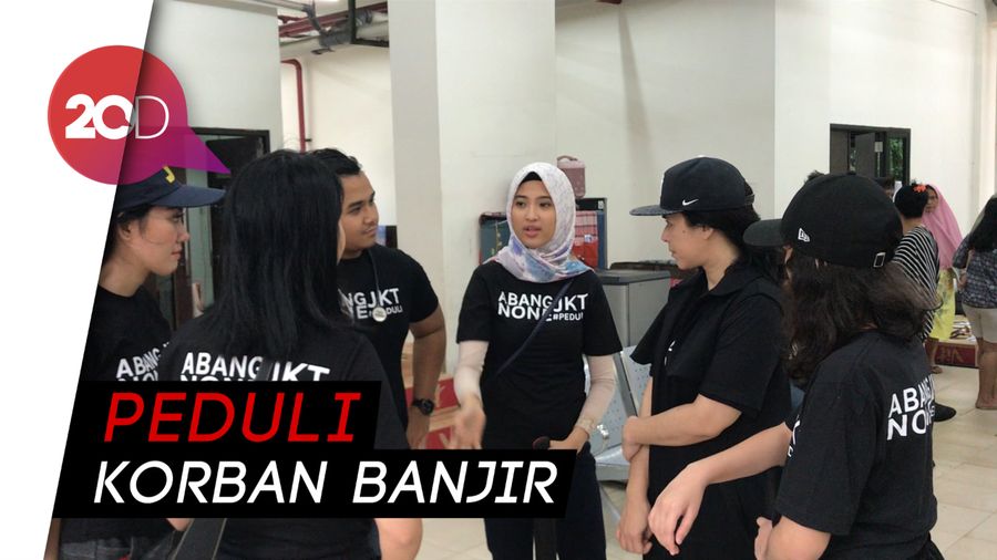 Abang-None Jakarta Bantu Korban Banjir di Pengungsian