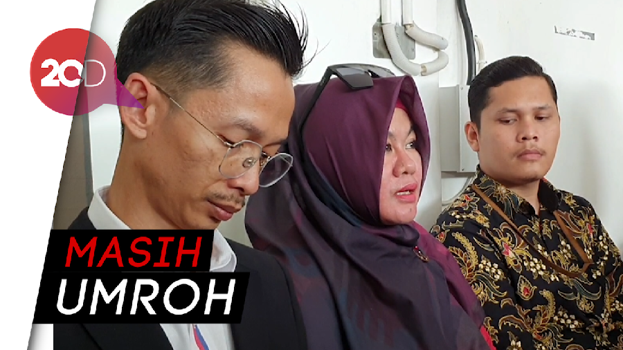 Alasan Suami Medina Zein Tak Kunjung Mendampingi