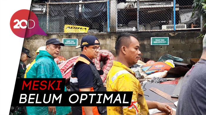 Anies: Ratusan Sekolah Terdampak Banjir Siap Digunakan Besok