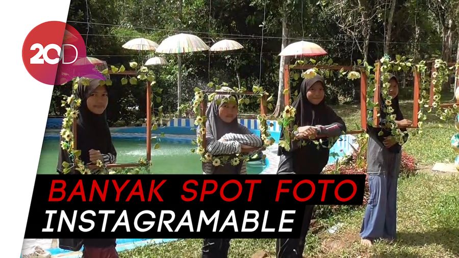  Asyik! Berenang Sambil Nikmati Buah-buahan di Kali Biru Polman