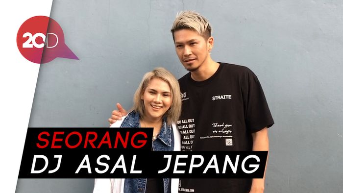 Cerita Evelyn Soal Gandengan Baru Asal Jepang
