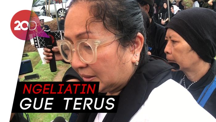 Dewi Irawan Sempat Dapat Isyarat Kepergian Ria Irawan