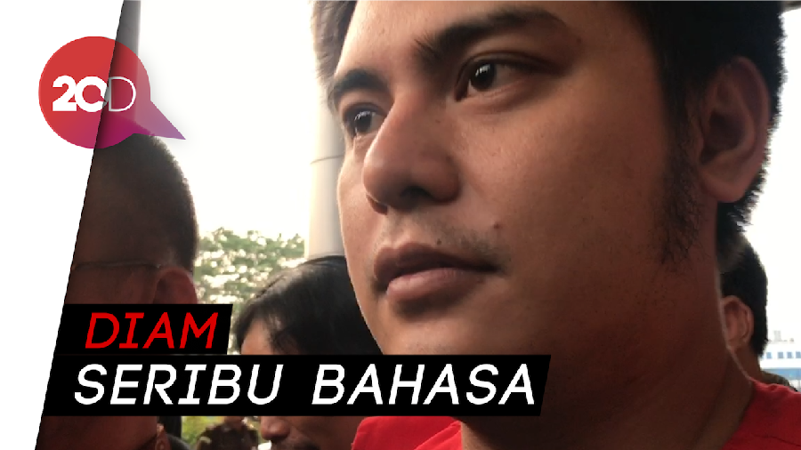 Ditanya Kedatangan Barbie di Sidang Eksepsi, Galih Ginanjar Bungkam