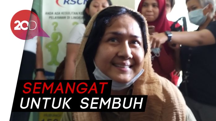 Mengenang Perjuangan Ria Irawan Hadapi Kanker