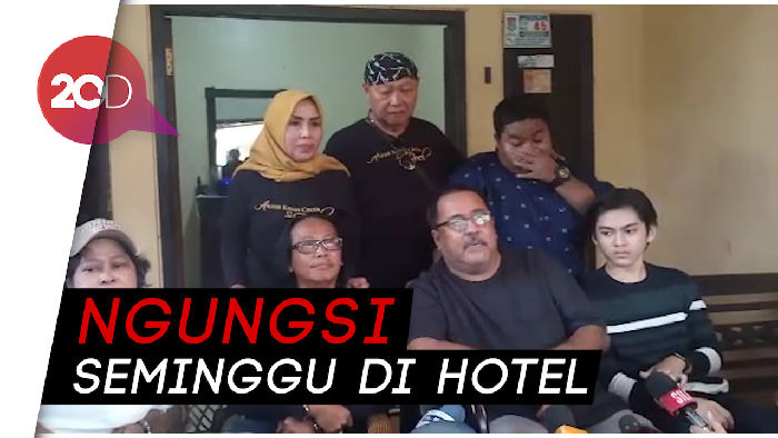 Rano Karno Cs Antar Mak Nyak Pulang Usai Ngungsi Banjir