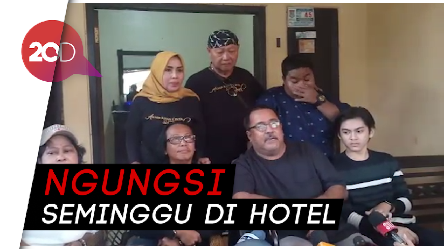 Rano Karno Cs Antar Mak Nyak Pulang Usai Ngungsi Banjir