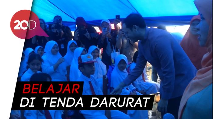 Tinjau SDN Cirimekar 02 Cibinong, Nadiem: Segera Direhabilitasi!