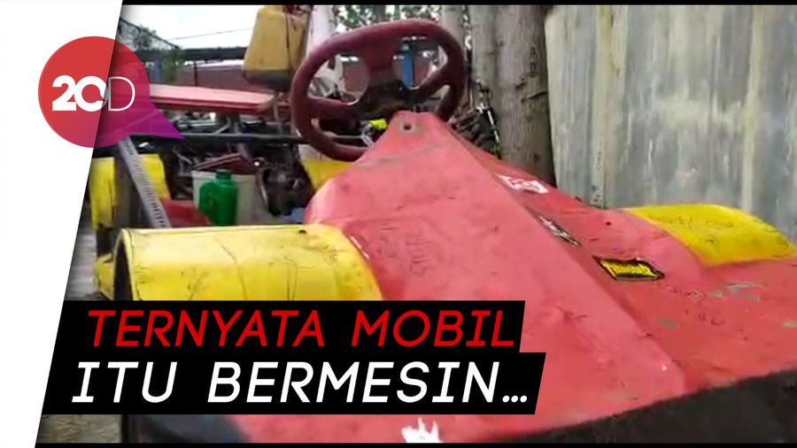 Mobil Formula 1 KW Ditilang Polisi di Garut!