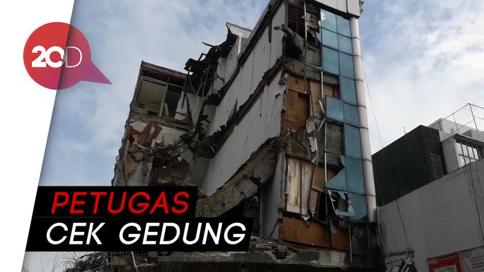 Penampakan Puing Gedung Ambruk di Slipi yang Masih Berserakan