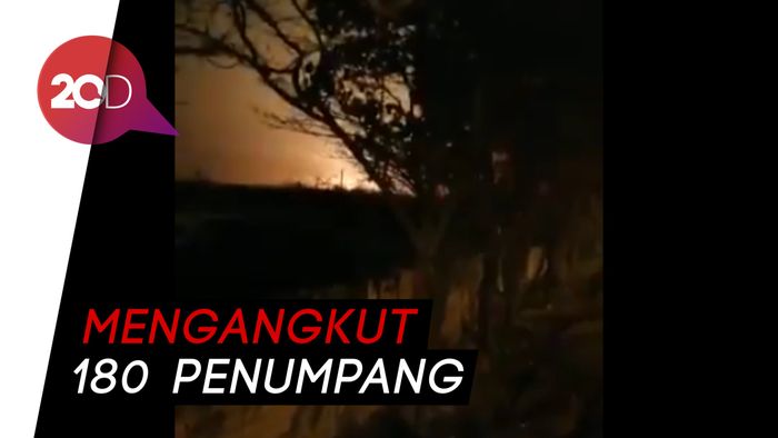 Detik-detik Pesawat Ukraina Jatuh dan Meledak di Iran