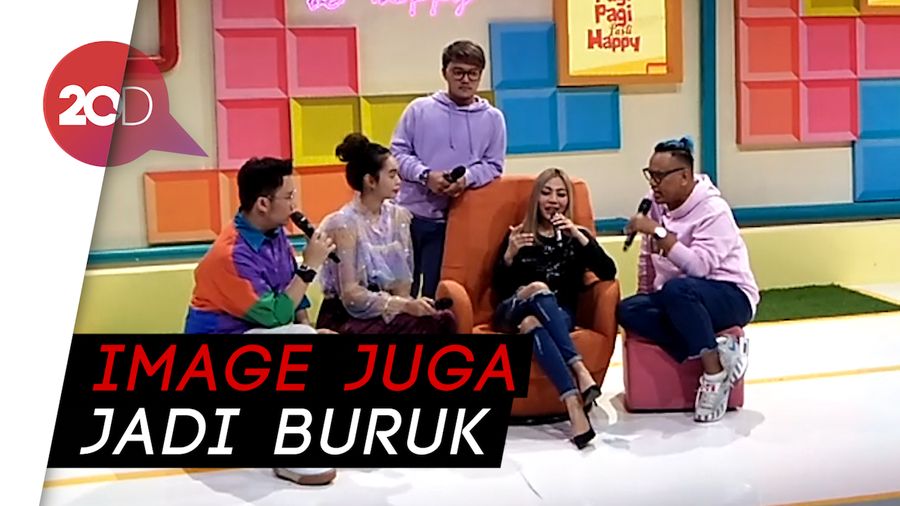 Disebut Ngamar Bareng Atta, Liza Aditya Rugi Ratusan Juta Rupiah