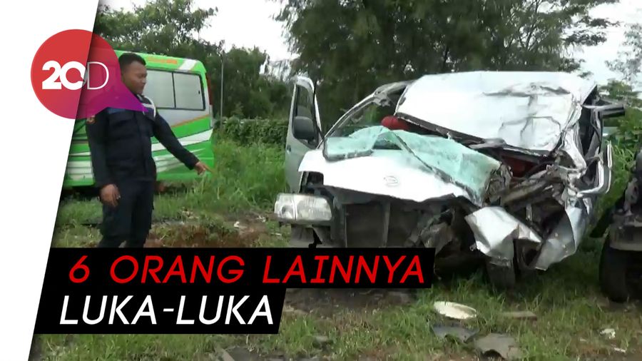 Dua Orang Tewas Akibat Minibus Seruduk Truk di Tol Cipali